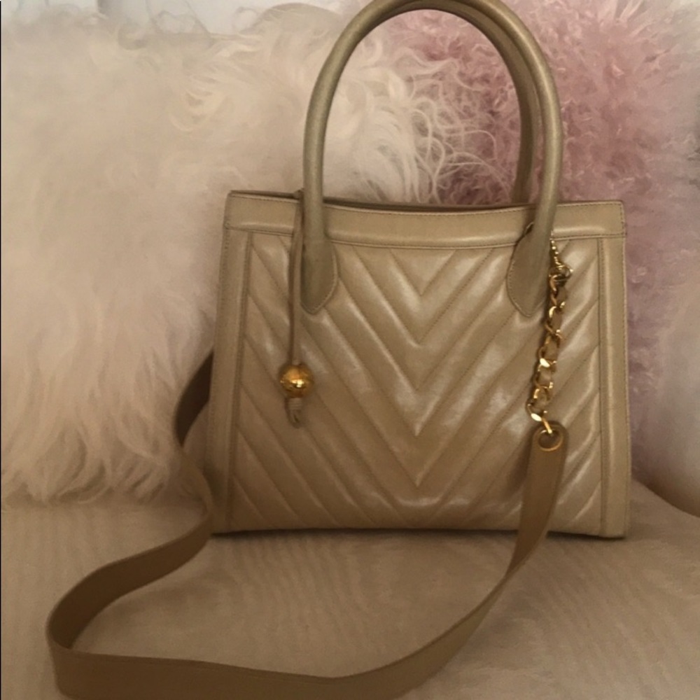 CHANEL CROSSBODY / TOTE